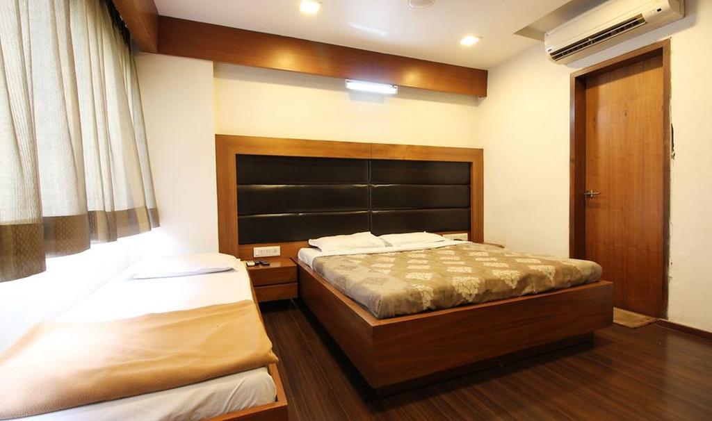 Hotel Kanak Comfort Ahmedabad Habitación foto